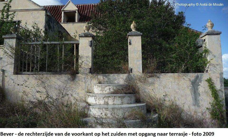 15. Bever terrasje aan de rechter voorzijde 2009